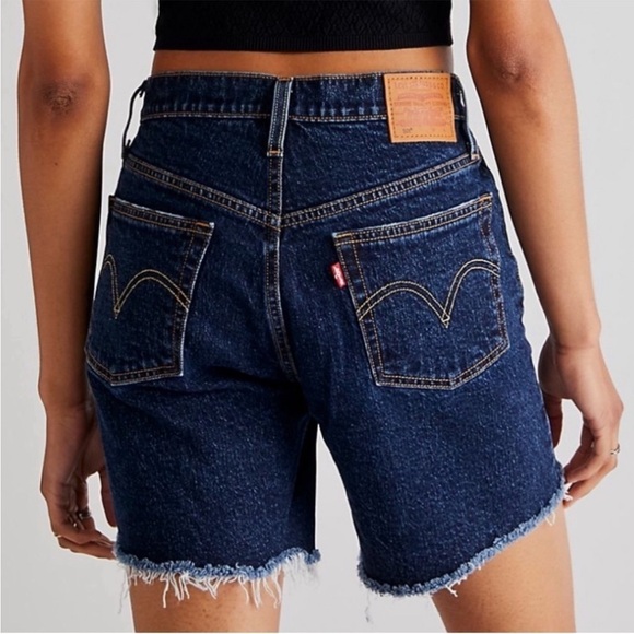 NWT Levi’s 501 High Rise Mid Thigh Shorts in Salsa Center Dark Wash - Picture 1 of 9